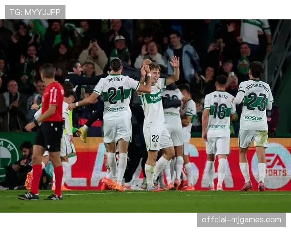 西甲启动“社区公益月”，各俱乐部球员参与基层足球指导