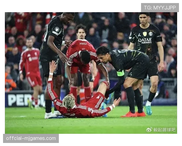 巴黎圣日耳曼前锋于格·埃基蒂克脚踝跟腱重伤，赛季报销并错失世界杯